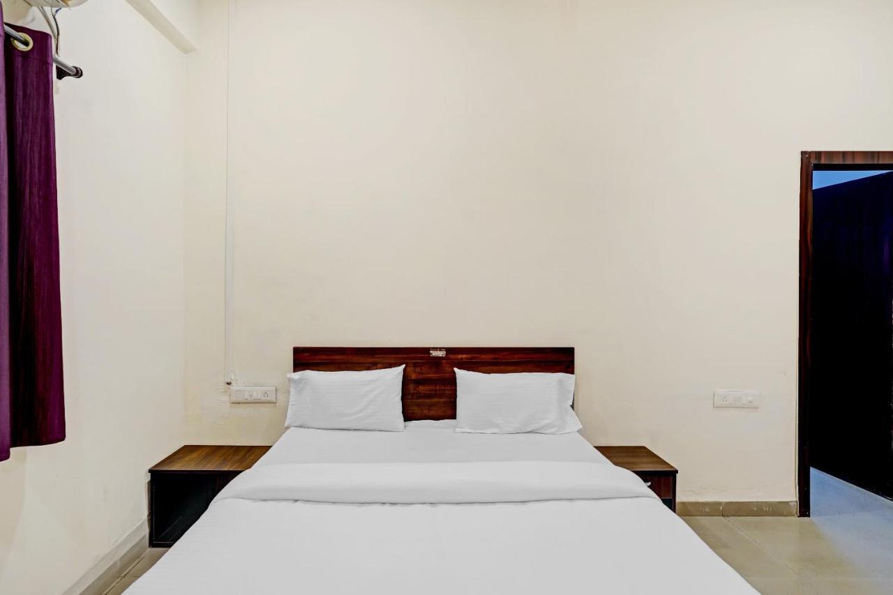 Amba Executive An Apartment Hotel Mundhva Dış mekan fotoğraf